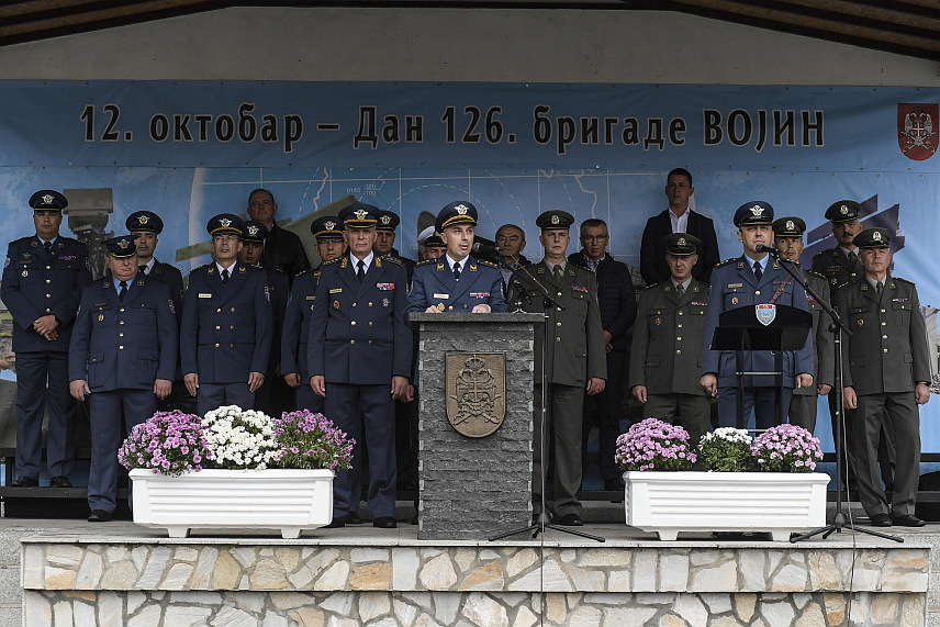 БЕОГРАД, 11. ОКТОБРА /СРНА/ - У касарни "Бањица" у Београду данас је свечано обиљежен Дан 126. бригаде ваздушног осматрања, јављања и навођења у спомен на 12. октобар 1992. године када је формирана ова јединица.