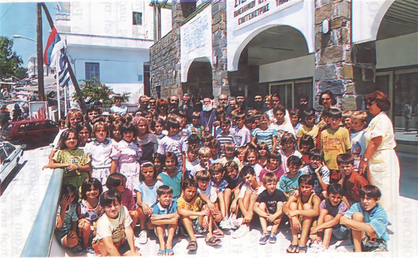 СРЕБРЕНИЦА, 12. ОКТОБРА /СРНА/ - На грчком острву Тинос, у сриједу, 16. октобра, биће одржана промоција документарног филма "Спасавање прекинутог дјетињства: Тинос – 30 година послије", аутора Младена Којића из Сребренице, потврдио је Срни аутор филма.