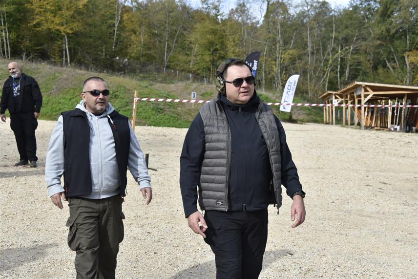 ЛАКТАШИ, 13. ОКТОБРА /СРНА/ - У организацији Клуба практичног стрељаштва "Рис" Бањалука, данас одржан хуманитарни турнир на стрелишту у Лакташима с циљем прикупљања средстава за дјецу са потешкоћама у развоју из бањалучког Удружења "Плави свијет".