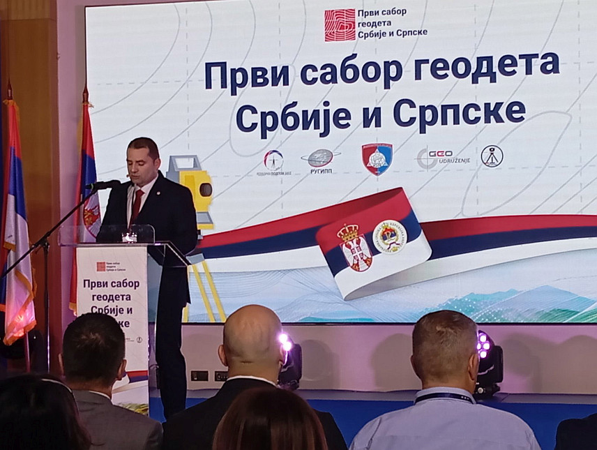 ВРДНИК, 14. ОКТОБРА /СРНА/ - Директор Управе за геодетске и имовинско-правне послове Републике Српске Драган Станковић у обраћању присутнима на отварању Првог сабора геодета Србије и Републике Српске у Врднику на Фрушкој гори.