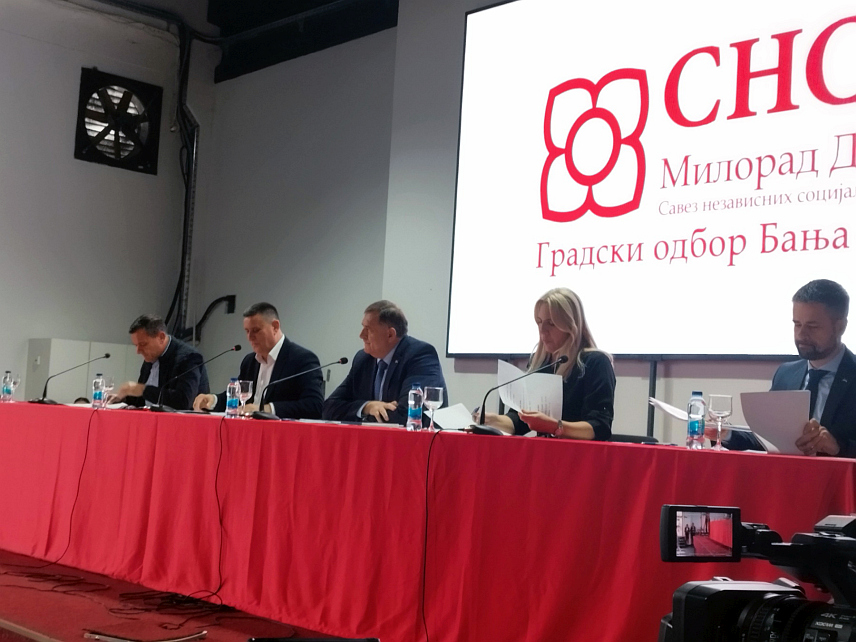 БАЊАЛУКА, 14. ОКТОБРА /СРНА/ - Састанак предсједника СНСД-а Милорада Додика са руководством бањалучког Градског одбора странке.