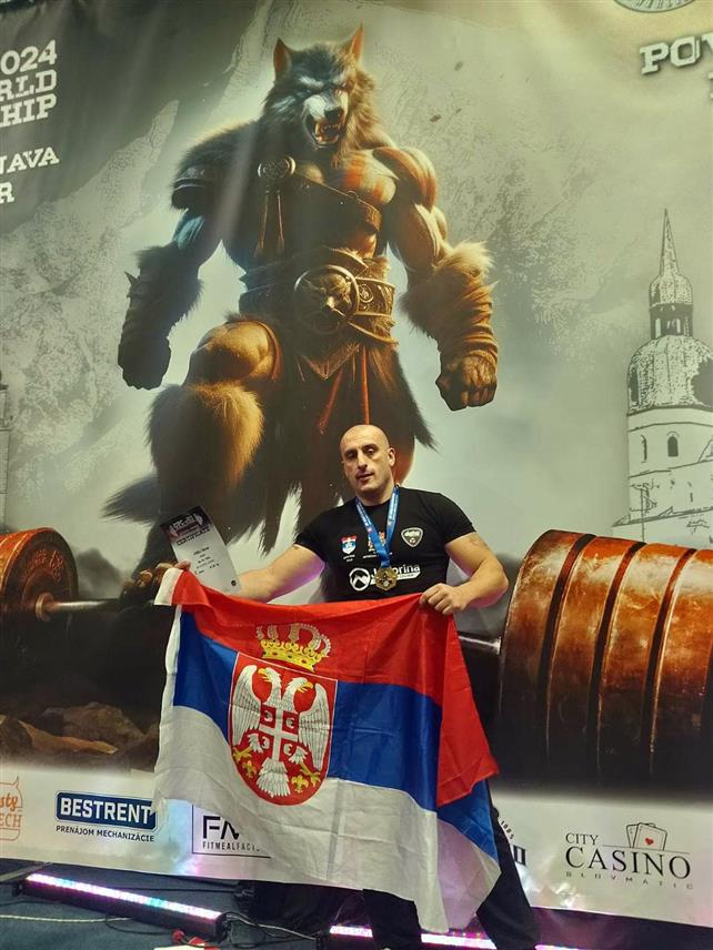 ПАЛЕ, 14. ОКТОБРА /СРНА/ - Горан Круљ са Пала постао је првак свијета у дизању тегова на Свјетском првенству у Словачкој и оборио свјетски рекорд у дисциплини стојећи бицепс, у категорији 125 килограма.