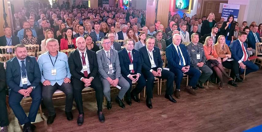 БАЊАЛУКА, 15. ОКТОБРА /СРНА/ - Први сабор геодета Србије и Републике Српске завршен је данас на Фрушкој гори на којем је усвојена заједничка декларација којом се јасније дефинише промовисање одрживог развоја и подршка глобалним циљевима.