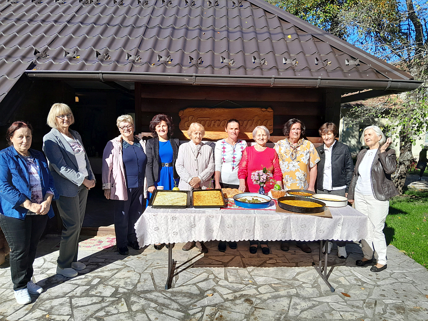 МРКОЊИЋ ГРАД, 15. ОКТОБРА /СРНА/ - У селу Подрашница код Мркоњић Града данас је поводом Међународног дана жена на селу одржано шесто "Подрашничко саборовање" о теми "Кућа добре софре", гдје је у такмичарском дијелу бирана најукуснија кукурузна љевуша.	