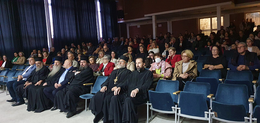 БРОД, 15. ОКТОБРА /СРНА/ - У Броду је вечерас одржана Покровска академија, поводом обиљежавања храмовне и славе општине - Покрова Пресвете Богородице.