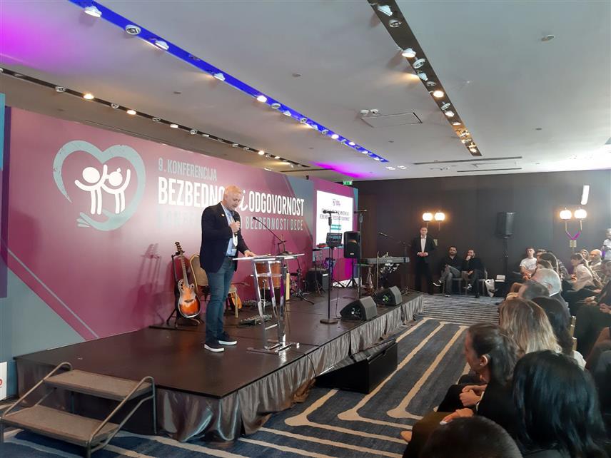 БЕОГРАД, 16. ОКТОБРА /СРНА/ - У Србији је у прошлој години пријављен нестанак 1.525 дјеце, од чега је пронађено 1.510, док за 15 Центар за несталу и злостављану децу не зна субину, рекао је предсједник Центра Игор Јурић.