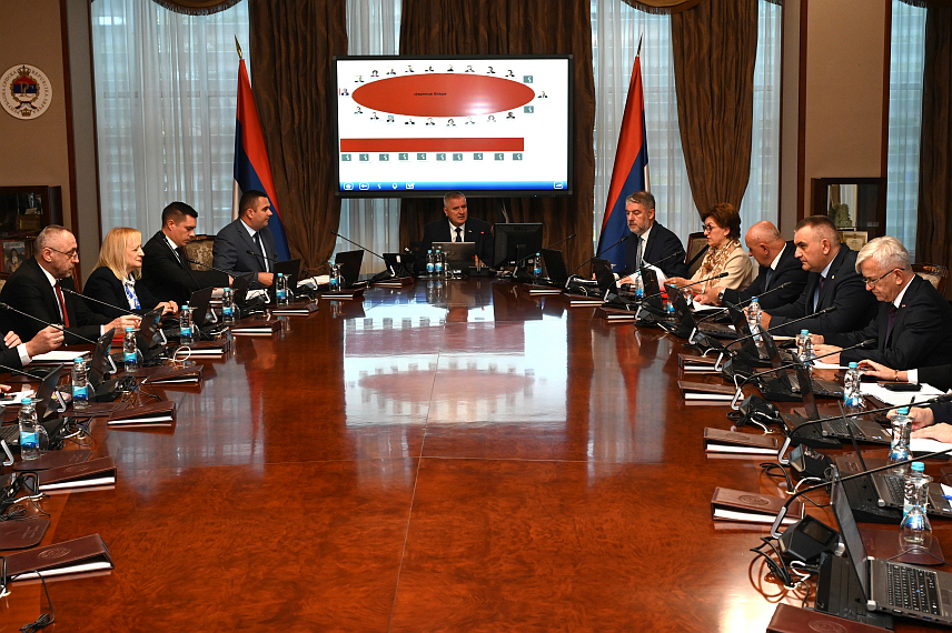 БАЊАЛУКА, 17. ОКТОБРА /СРНА/ - Сједница Владе Републике Српске.