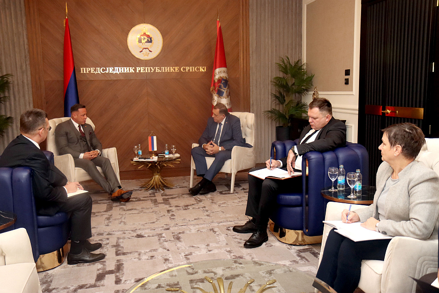 БАЊАЛУКА, 17. ОКТОБРА /СРНА/ - Предсједник Републике Српске Милорад Додик и директор огранка "РЖД интернешнел" у Србији Мансурбек Султанов данас су на састанку у Бањалуци./фото Борислав Здриња/