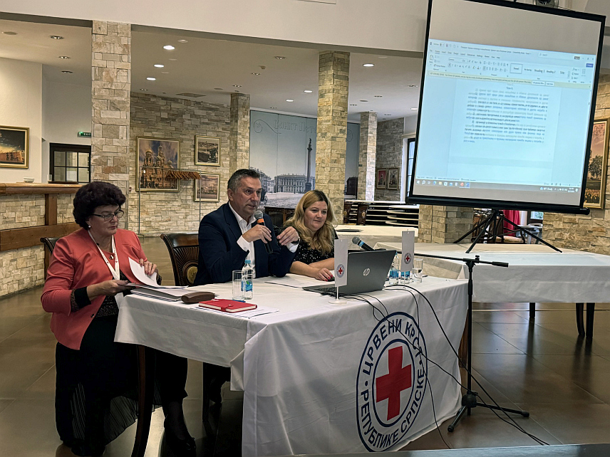 БИЈЕЉИНА, 17. ОКТОБРА /СРНА/ - Организација Црвеног крста Републике Српске очекује да ће у Народној скупштини ускоро бити усвојен закон о положају и овлаштењима те организације, рекао је генерални секретар Црвеног крста Републике Српске Рајко Лазић.