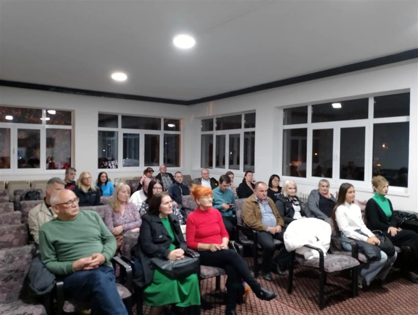 ВИШЕГРАД, 17. ОКТОБРА /СРНА/ - Роман "Вила са Чакора" аутора Неде Ђукић Боројевић представљен је вечерас у Културном центру "Иво Андрић" у Вишеграду.