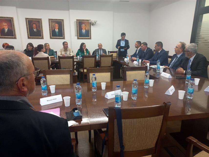 БАЊАЛУКА, 18. ОКТОБРА /СРНА/ - Министар за просторно уређење, грађевинарство и екологију Републике Српске Бојан Випотник присуствовао је данас у Бањалуци округлом столу "Случај Трговска гора", који је одржан у оквиру међународне научне конференције "Савјетовање хемичара, технолога и еколога Републике Српске.