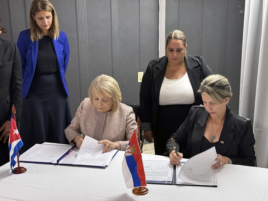 ХАВАНА, 18. ОКТОБРА /СРНА/ - Министар просвјете Србије Славица Ђукић Дејановић и министар просвјете Кубе Наима Ариатне Трухиљо Барето потписале су дана у Хавани Меморандум о разумијевању између два министарства у области образовања.	