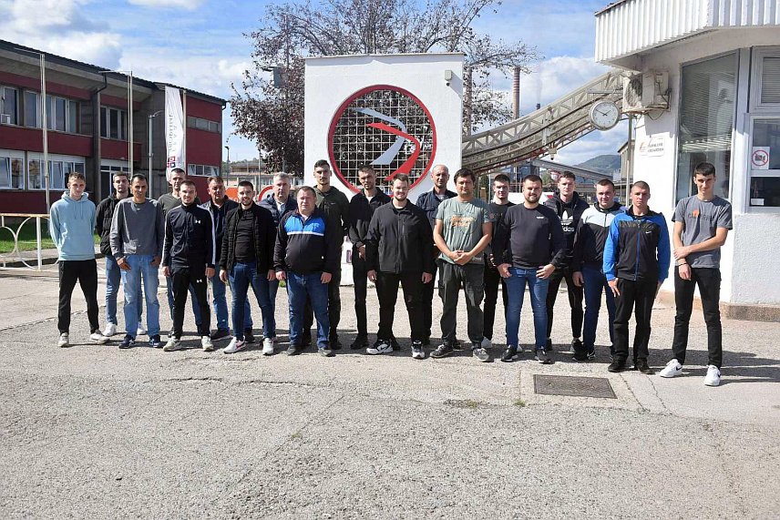 ЗВОРНИК, 1. ОКТОБРА /СРНА/ - Компанија "Алумина" из Зворника запослила је 22 нова радника у секторима производње, одржавања и у грађевинској оперативи, саопштено је данас из ове компаније.