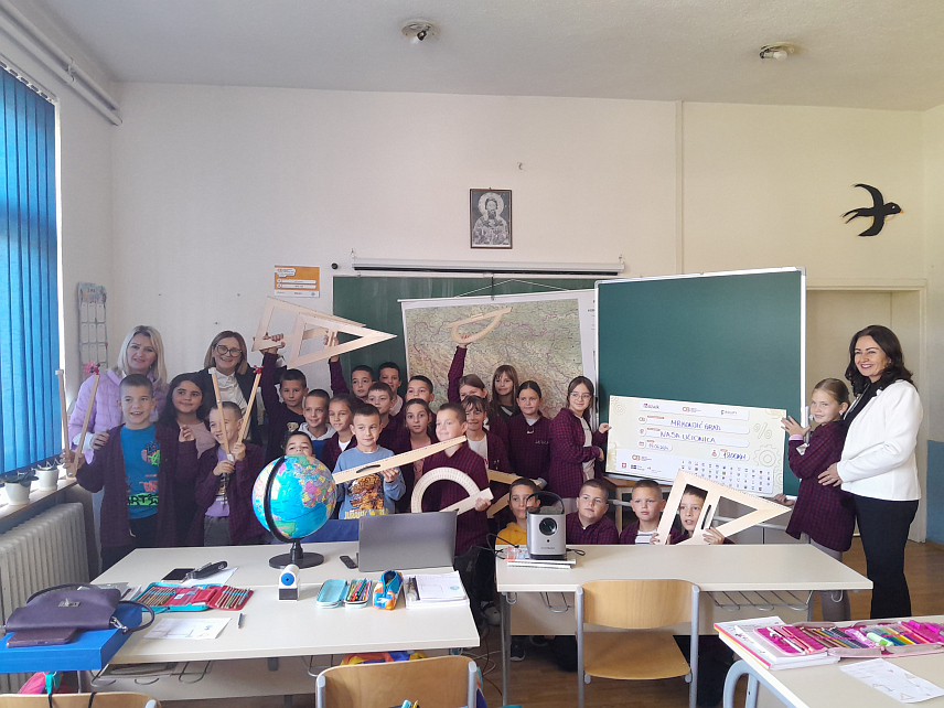 МРКОЊИЋ ГРАД, 1. ОКТОБРА /СРНА/ - Омладинска банка Мркоњић Град представила је пет раеализованих пројекта на подручју ове општине који се тичу образовања, културе, спорта и свега што доприноси развоју дјеце.