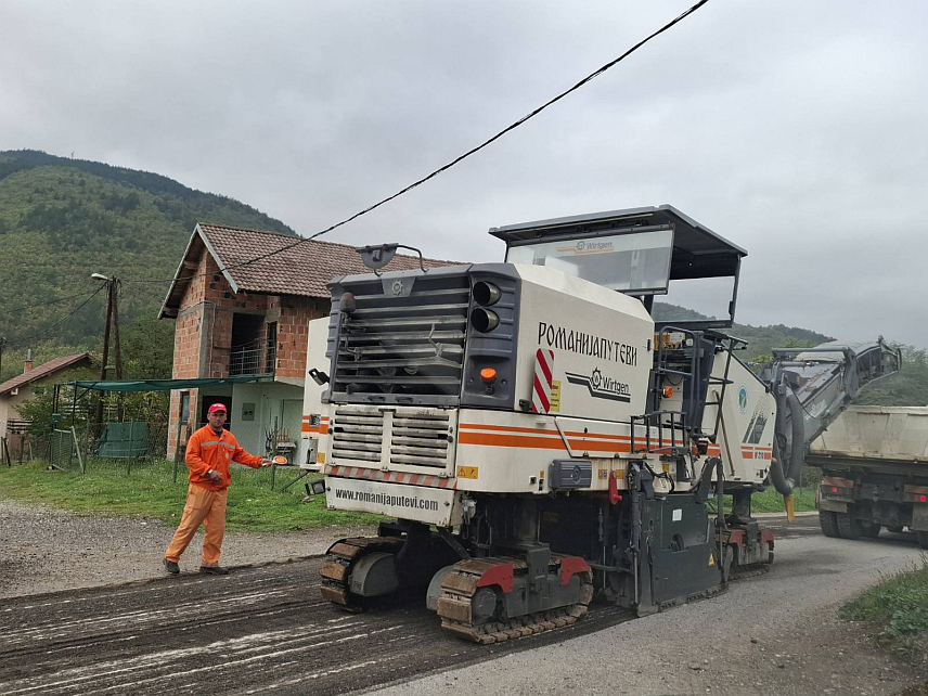 ВИШЕГРАД, 1. ОКТОБРА /СРНА/ - У Вишеграду је почела реконструкција 2,5 километара пута од новог моста до насеља Сасе, чија је вриједност радова у почетној фази око 600.000 КМ.