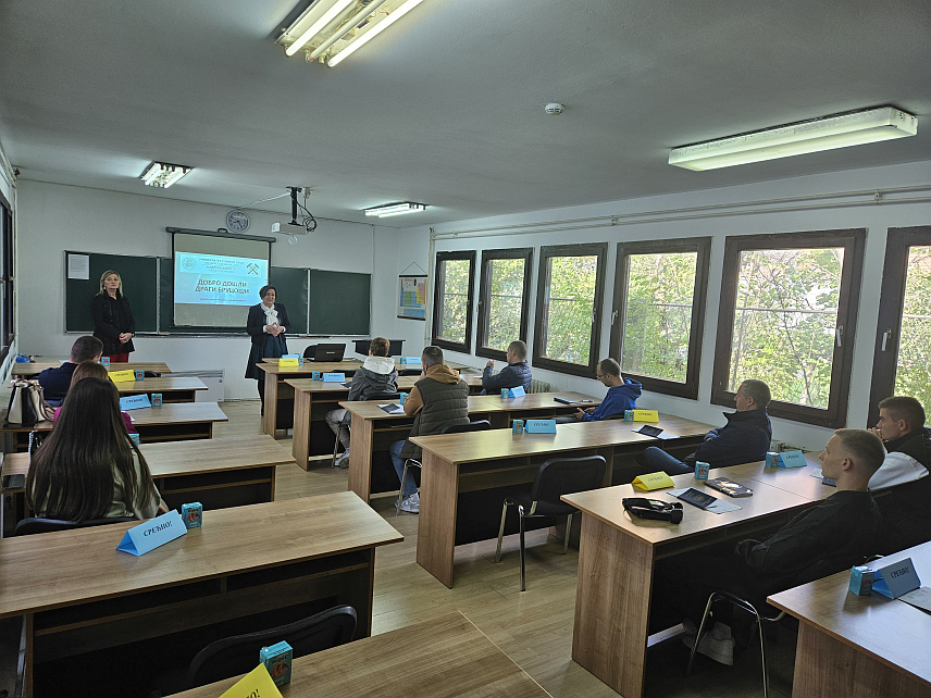 ПРИЈЕДОР, 1. ОКТОБРА /СРНА/ - На приједорском Рударском факултету Универзитета у Бањалуци данас је свечаном подјелом индекса за генерацију студената бруцоша почела академска година.