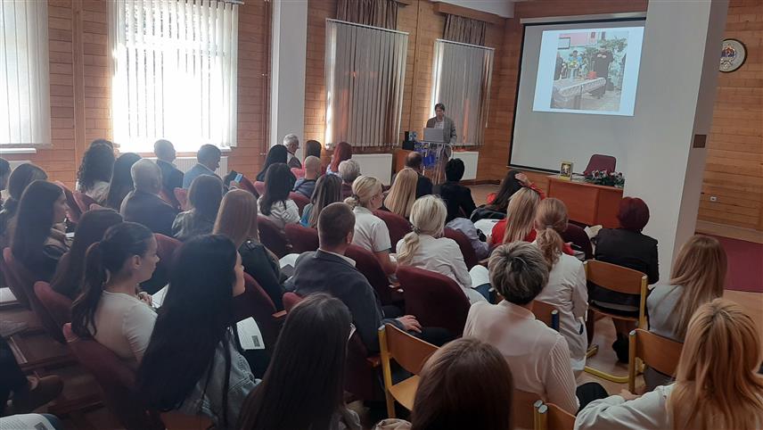 ФОЧА, 1. ОКТОБРА /СРНА/ - Промоцијама акредитованог програма обуке за његоватеље старијих лица и монографије "Мој дом је моје сунце", на Медицинском факултету у Фочи данас је почело дводневно обиљежавање Међународног дана старијих лица.	