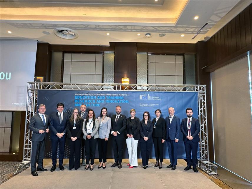 СКОПЉЕ, 1. ОКТОБРА /СРНА/ - Министар културе Србије Никола Селаковић рекао је у Скопљу да је српска културна баштина на Косову и Метохији и у 21. вијеку једно од најугроженијих културних добара у Европи и свијету, иако Србија активно унапређује заштиту културног насљеђа на билатералном плану и сарадњом са међународним организацијама као што су Унеско, Савјет Европе и друге.