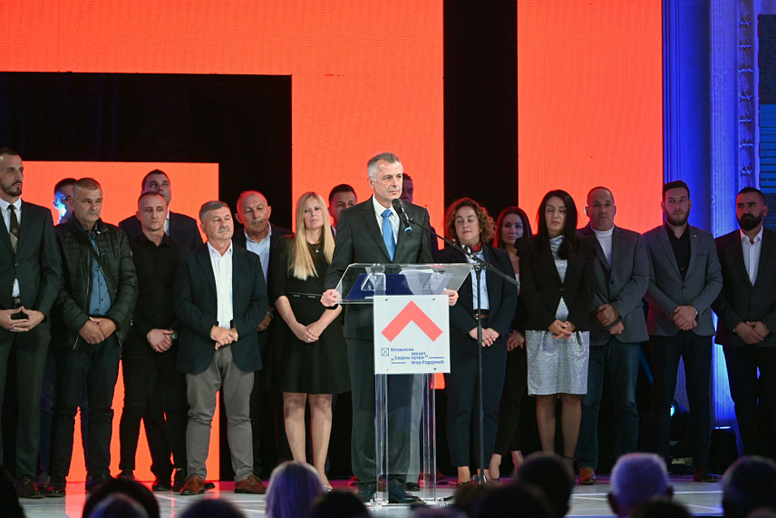 БАЊАЛУКА, 1. ОКТОБРА /СРНА/ - Предсједник Независног покрета "Својим путем" Игор Радојичић рекао је вечерас да очекује да ће овај покрет бити трећа политичка снага у Бањалуци и парламентарна странка у свих седам општинама у којима се кандидује.