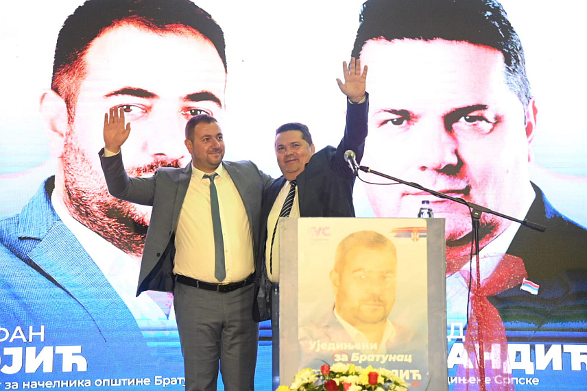 БРАТУНАЦ, 1. ОКТОБРА /СРНА/ - Предизборна трибина Уједињене Српске одржана вечерас у Братунцу.	
