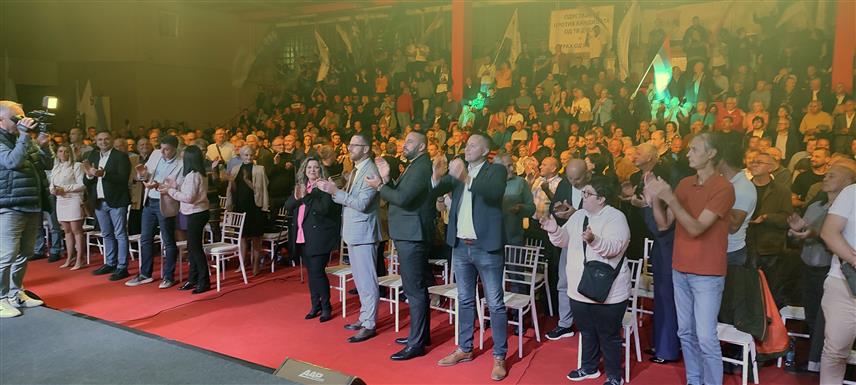 БАЊАЛУКА, 1. ОКТОБРА /СРНА/ - Предизборни скуп СДС-а, Народног фронта, Покрета за правду и ред - Листа Небојше Вукановића и Народног покрета Бањалука зове одржан вечерас у Бањалуци.	