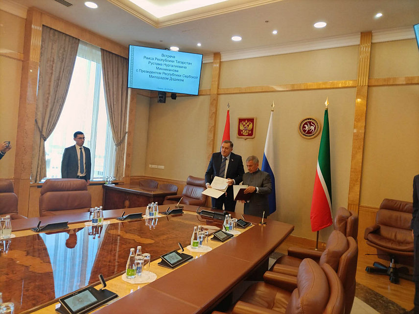 КАЗАЊ, 20. ОКТОБРА /СРНА/ - Предсједник Републике Српске Милорад Додик и шеф Татарстана Рустам Миниханов потписали су у Казању план активности о спровођењу Протокола о сарадњи у више области између Татарстана и Српске.