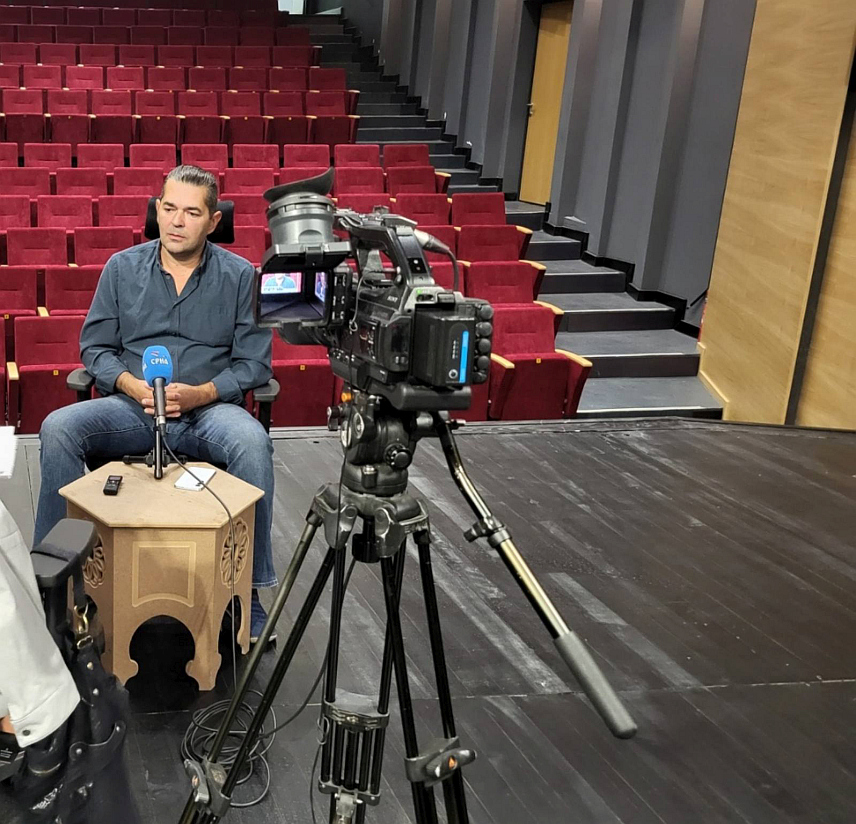 ИСТОЧНО САРАЈЕВО, 20. ОКТОБРА /СРНА/ - Није умјетност с неба пала, то је један посебан, лијеп свијет и штета је што људи не поимају колико је битна у њиховим животима и колико из ње могу да науче, рекао је академски сликар из Источног Сарајева Борко Мочевић.