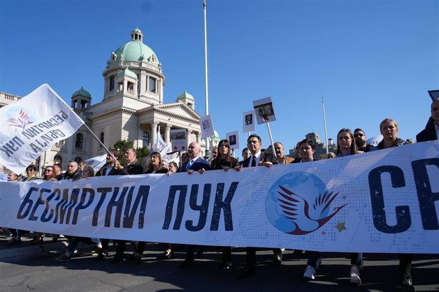 БЕОГРАД, 20. ОКТОБРА /СРНА/ - У Београду је, поводом обиљежавања 80 година од ослобођења града у Другом свјетском рату од нацистичке окупације, организован марш "Бесмртног пука" од Спомен-гробља ослободилаца Београда до Tрга Републике, гдје је уприличен музичко-сценски програм.