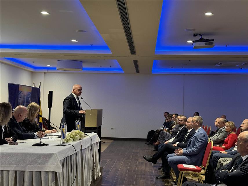 МОСTАР, 20. ОКTОБРА /СРНА/ - Министар енергетике и рударства Републике Српске Петар Ђокић током обраћања у Мостару на свечаном отварању 4. савјетовања Босанскохерцеговачког огранка ЦИГРЕ .