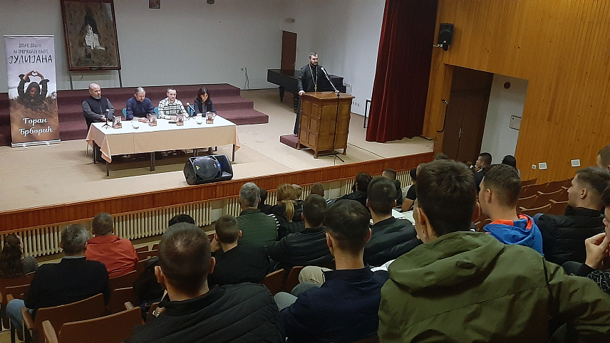 ФОЧА, 21. ОКТОБРА /СРНА/ - На Богословији Светог Петра Дабробосанског у Фочи промовисана је књига "Јулијана" у којој је бивши ученик Горан Брборић из Љубиња дочарао живот ове специфичне школе интернатског типа.