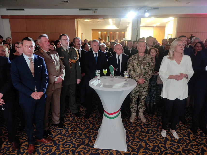 САРАЈЕВО, 21. ОКТОБРА /СРНА/ - Поводом обиљежавања Националног празника Мађарске - Дана почетка револуције и ослободилачке борбе 1956. године, премијер Владе Републике Српске Радован Вишковић вечерас је у Сарајеву присуствовао пријему, који је уприличила Амбасада Мађарске у БиХ.