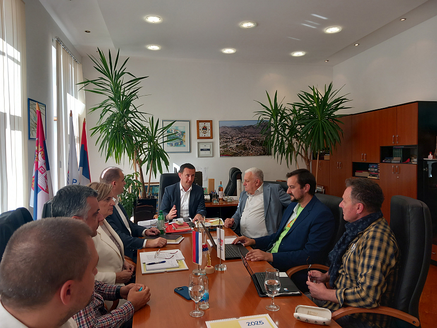 TРЕБИЊЕ, 22. ОКТОБРА /СРНА/ - Представници Градске управе Требиња на састанку са представницима Фестивала стрипа из Херцег Новог.