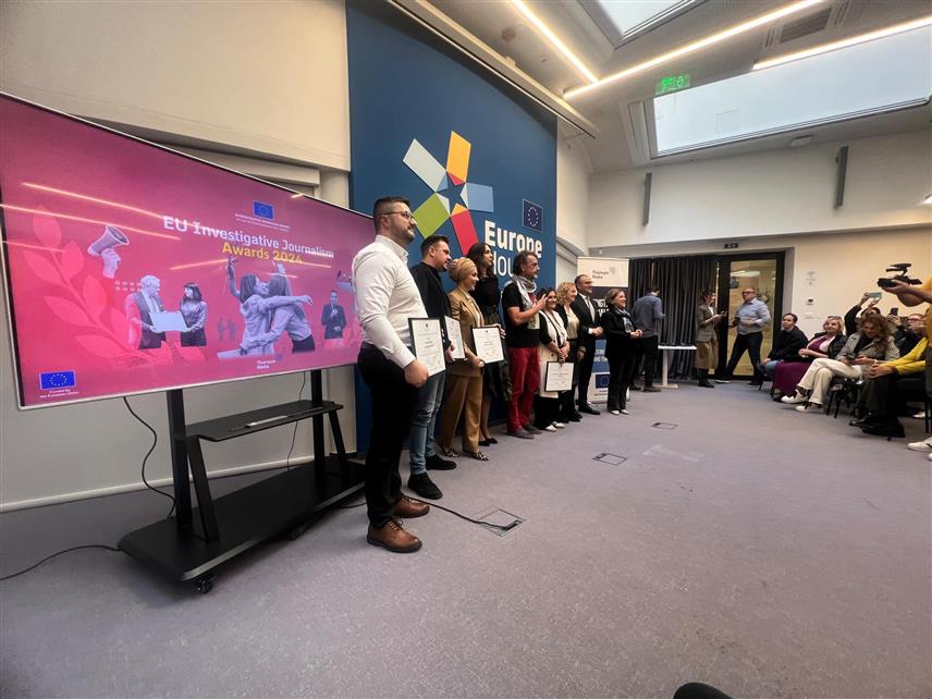 НОВИ ГРАД, 22. ОКTОБРА /СРНА/ - За причу "Трговска гора: Зашто и како је изабрана, шта се тамо тачно ради и какве опасности нам доноси", новинар Дејан Ракита добио је данас другу награду ЕУ за истраживачко новинарство.