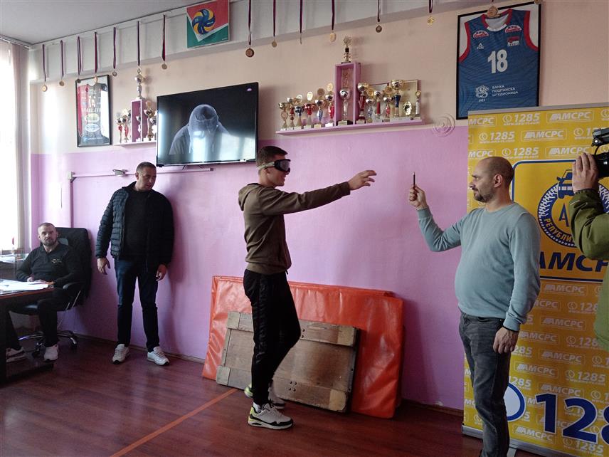 СОКОЛАЦ, 23. ОКTОБРА/СРНА/ - У Средњошколском центру "Василије Острошки" на Сокоцу данас је ученицима завршних разреда одржано предавање о посљедицама вожње под дејством алкохола.