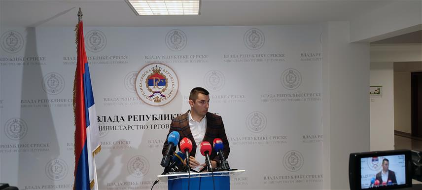 БАЊАЛУКА, 23. ОКТОБРА /СРНА/ - Министар трговине и туризма Републике Српске Денис Шулић на конференцији за новинаре данас у Бањалуци.	