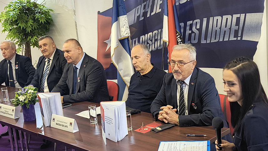 БЕОГРАД, 23. ОКTОБРА /СРНА/ - Организација старјешина Војске Републике Српске представила је данас на Међународном београдском сајму књига два своја издања која свједоче о протеклом Одбрамбено-отаџбинском рату.