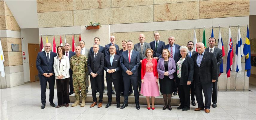 САРАЈЕВО, 23. ОКТОБРА /СРНА/ - Министар правде у Савјету министара Давор Буноза на састанку у Сарајеву са амбасадорима земаља ЕУ акредитованих у БиХ.