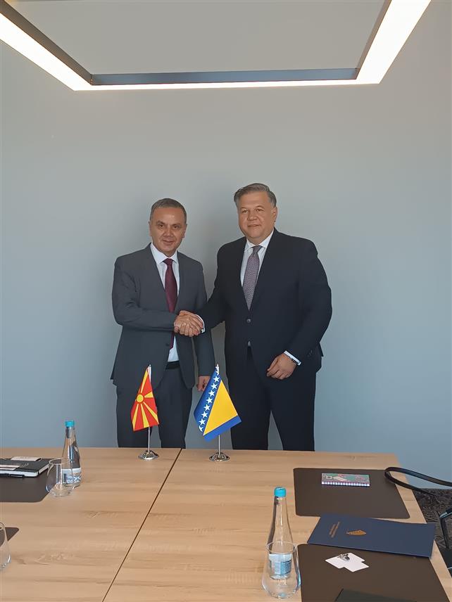 САРАЈЕВО, 23. ОКТОБРА /СРНА/ - Замјеник министра иностраних послова у Савјету министара Јосип Бркић током састанка са замјеником министра спољних послова и спољне трговине Сјеверне Македоније Зораном Димитровским у Сарајеву.