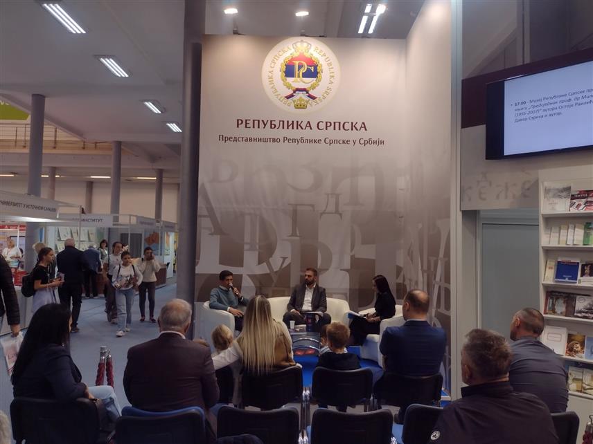 БЕОГРАД, 23. ОКТОБРА /СРНА/ - Издавачка кућа "Бесједа" Бањалука представила је на 67. Међународном београдском сајму књига Едицију "Атрибут" и књигу "Представничка демократија у Републици Српској" Владе Симовића.