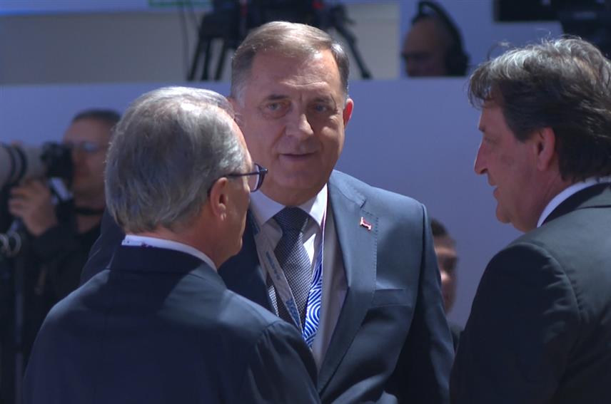 КАЗАЊ, 23. ОКТОБРА /СРНА/ - Предсједник Републике Српске Милорад Додик учествује на пријему који је у Казању организовао предсједник Руске Федерације Владимир Путин поводом одржавања Самита БРИКС-а.