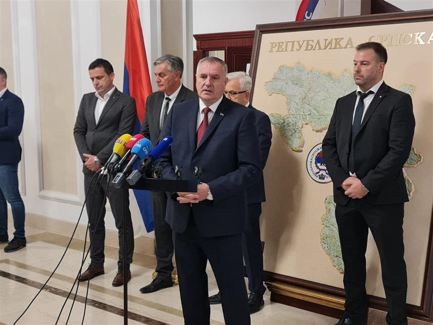 БАЊАЛУКА, 24. ОКТОБРА /СРНА/ - Предсједник Владе Републике Српске Радован Вишковић, конференција за новинаре  у Бањалуци прије почетка Међународне конференције "Безбједност саобраћаја у локалној заједници".