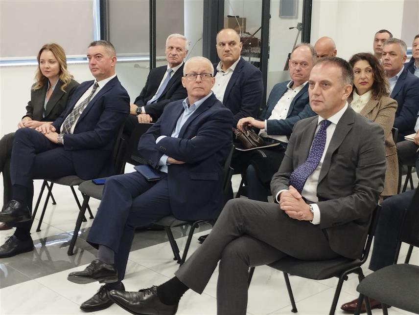 БАЊАЛУКА, 24. ОКТОБРА /СРНА/ - Предсједник Подручне привредне коморе Бањалука Горан Рачић - конференција "Климатска транзиција и промјене глобалног економског модела",подручна привредна комора Бањалуке је организатор конференције.	
