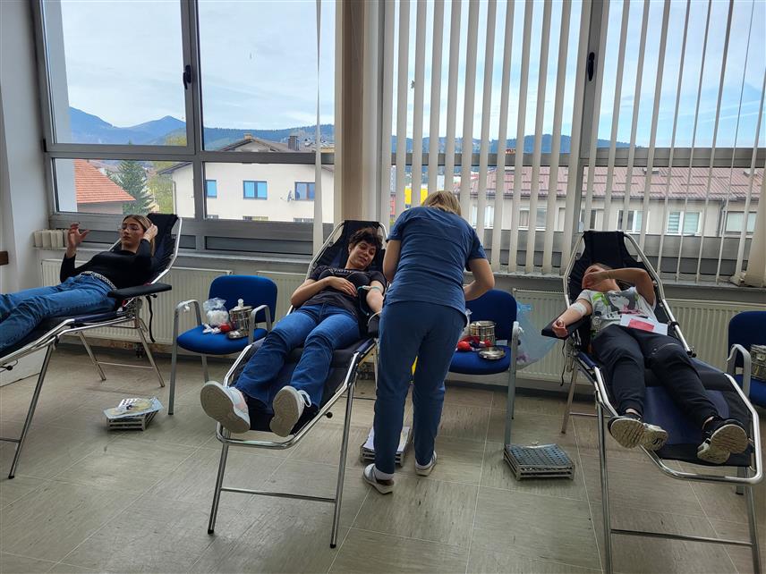 ПАЛЕ, 24. ОКТОБРА /СРНА/ - У данашњој акцији добровољног давања крви на Филозофском факултету на Палама прикупљено је 59 доза драгоцјене течности, а у акцију се одазвало 76 давалаца.