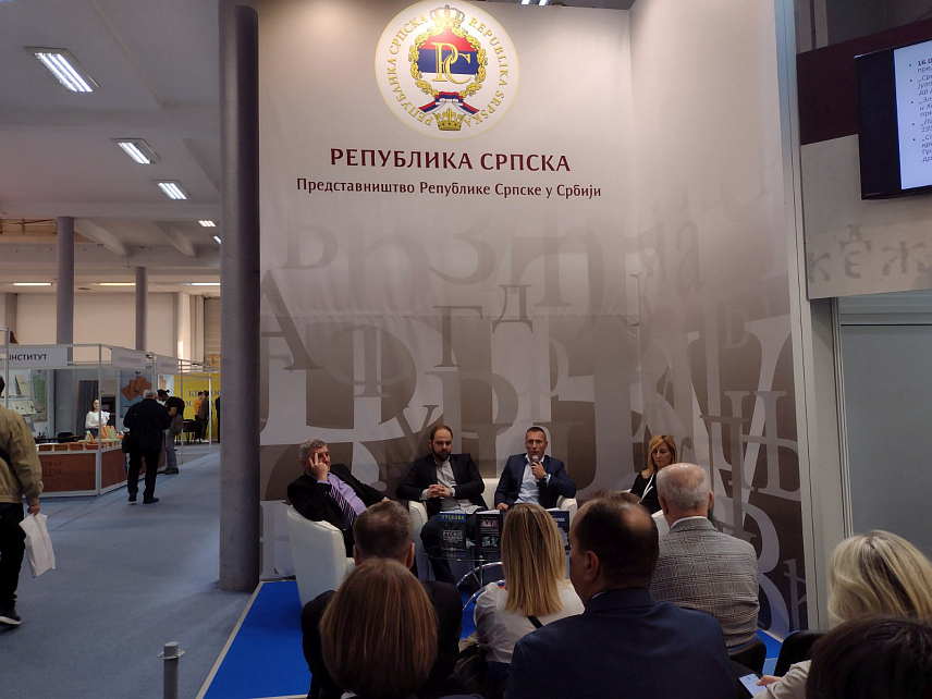 БЕОГРАД, 24. ОКТОБРА /СРНА/ - Универзитет у Источном Сарајеву представио је на штанду Републике Српске на 67. Међународном београдском сајму књига четири издања свог Института историјских наука, која говоре о различитим периодима 20. вијека.