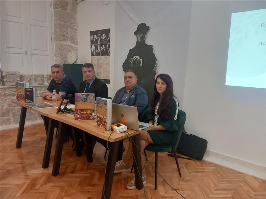 ТРЕБИЊЕ, 25. ОКТОБРА /СРНА/ - У оквиру манифестације "Дани Србије у Републици Српској - културно историјска и природна баштина" у Музеју Херцеговине у Требињу данас је уприличена трибина на којој је Завод за проучавање културног развитка представио своја вишегодишња истраживања културно-историјске и природне баштине.	