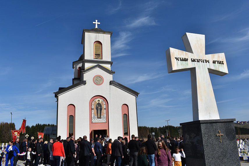 СОКОЛАЦ, 27. ОКTОБРА /СРНА/ - Црква Свете Петке на "Новом Зејтинлику" и соколачко удружење "Мајка и дијете" обиљежили су данас своју крсну славу - Преподобну Петку Параскеву.