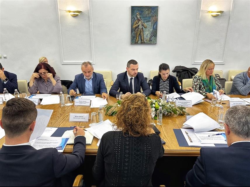 БУГАРСКА, 27. ОКТОБРА /СРНА/ - Предсједавајући делегације Парламентарне скупштине БиХ у Парламентарној скупштини Савјета Европе /ПССЕ/ Саша Магазиновић учествује данас у међународној мисији посматрања парламентарних избора који се одржавају у Бугарској.