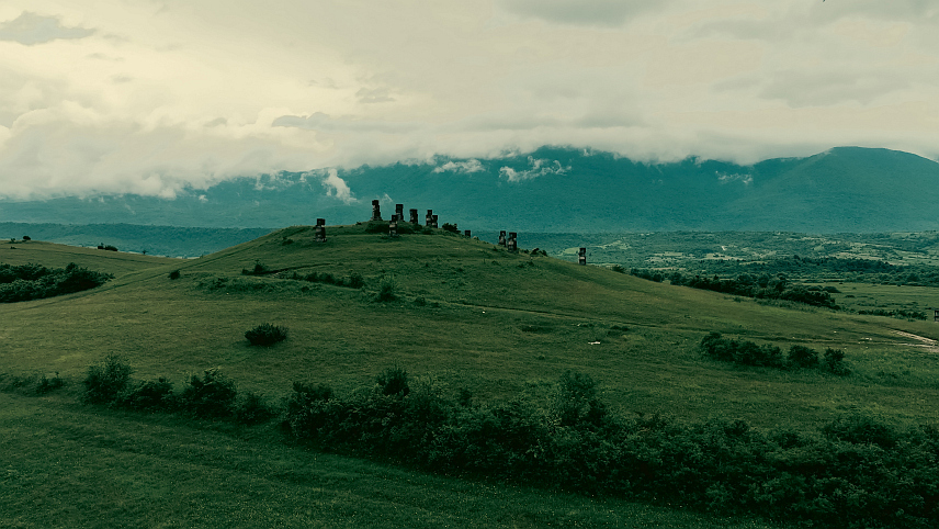 БЕОГРАД, 28. ОКТОБРА /СРНА/ - Документарни филм "Гаравице" о једном од највећих стратишта српског народа у Другом свјетском рату доступан је већ седам дана на "Јутјубу" на српском и преводима на енглески, руски, грчки, њемачки и кинески језик, а за то вријеме достигао је више од 70.000 прегледа.