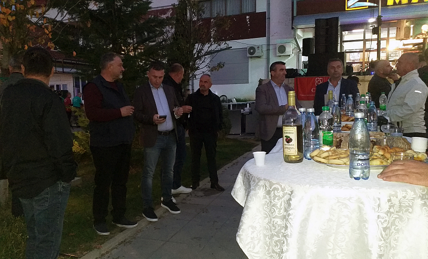 ВЛАСЕНИЦА, 28. ОКТОБРА /СРНА/ - На Tргу српских бораца у Власеници вечерас је прослављена побједа СНСД-а и реизбор кандидата ове странке на локалним изборима за начелника општине Мирослава Краљевића, који је поручио да ће радити у интересу грађана и да ће испунити обећано.