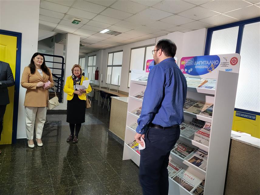 ПАЛЕ, 29. ОКТОБРА /СРНА/ - У оквиру обиљежавања Дана медијске и информационе писмености данас је на Филозофском факултету Пале отворена изложба дневних новина с циљем подизања свијести о значају дневне штампе.	